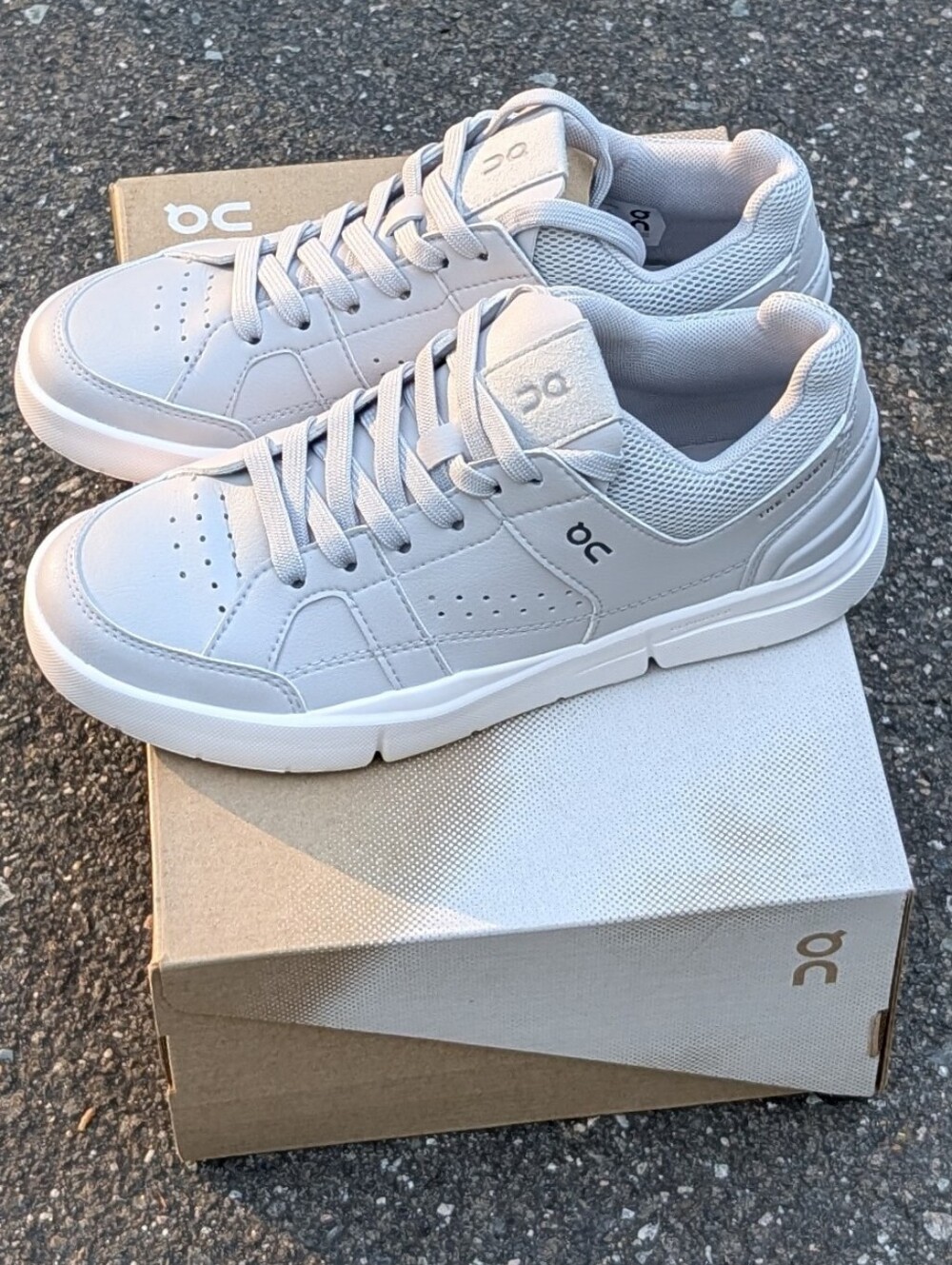On Running The Roger Clubhouse Women's Low-Top Sneakers in Light Gray(New)
